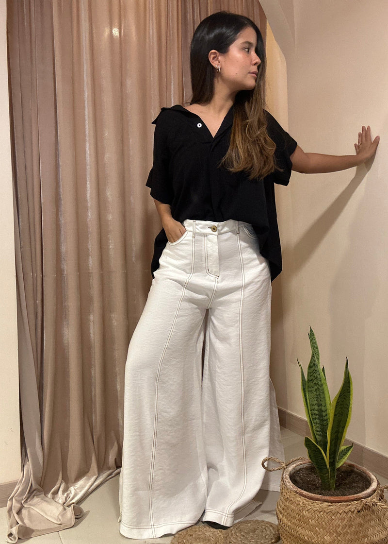 Blusa Mila negra cerrada